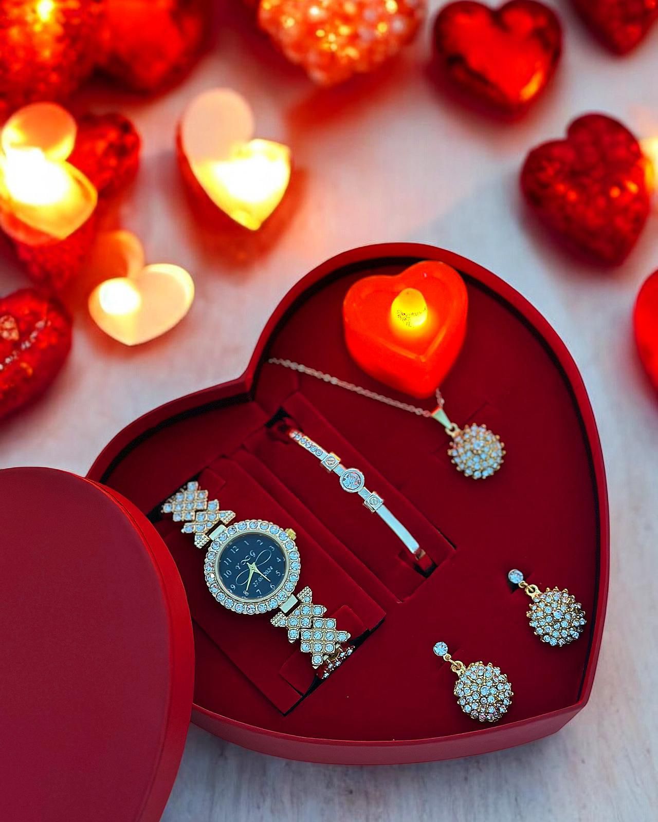 Gold Kadın Taşlı Kalp Hediye Kutu Set